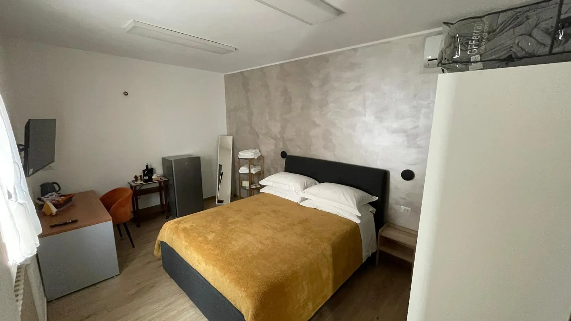 Caramel House & Villa Bari 0*,  Italia